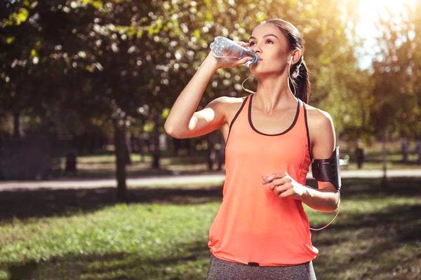 夏天到了喝什么水好呢，國(guó)林凈水器告訴您最佳飲水方式
